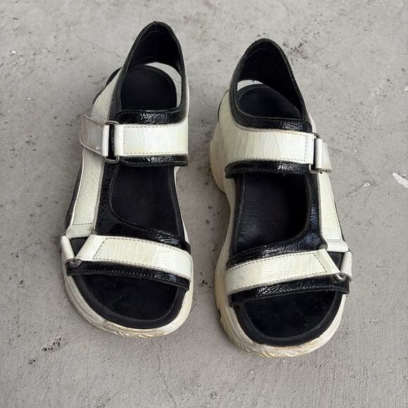 Petrichor sandals - Picture 3 of 10